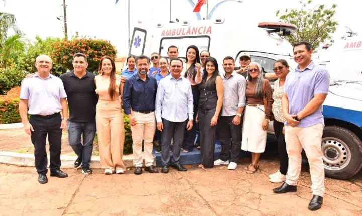 Deputado Henderson Pinto entrega ambulâncias para Santarém