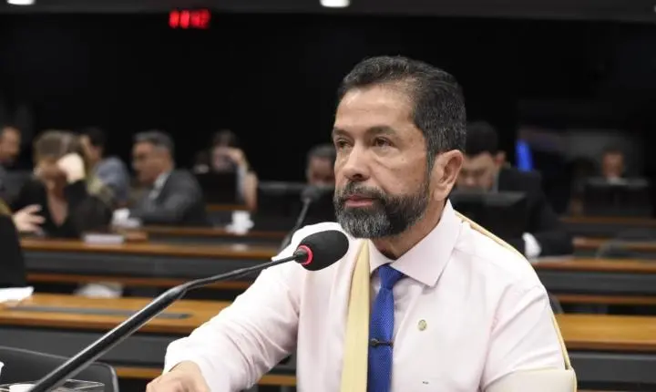 Henderson Pinto defende tarifa mínima para motoristas de aplicativo