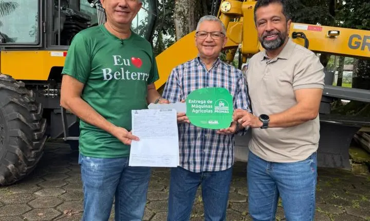 Henderson Pinto entrega motoniveladora para Belterra