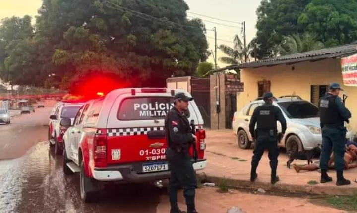 HOMEM É ESFAQUEADO NO PEITO E SUSPEITO É LEVADO PARA A DELEGACIA