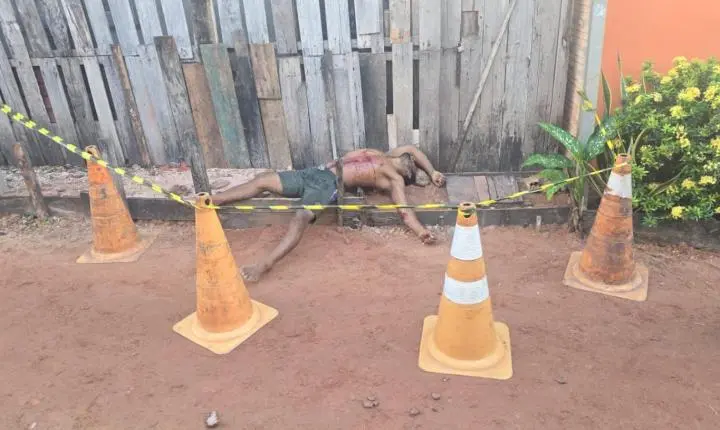 Homem morto com facada no peito no bairro do Uruará 