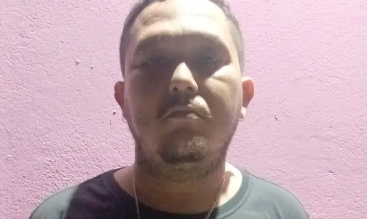 No bairro São José Operario jovem foi preso pela PM por trafico 